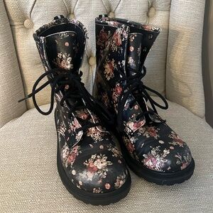 Arizona Jean Company Floral Boots size 7.5 Lace Up